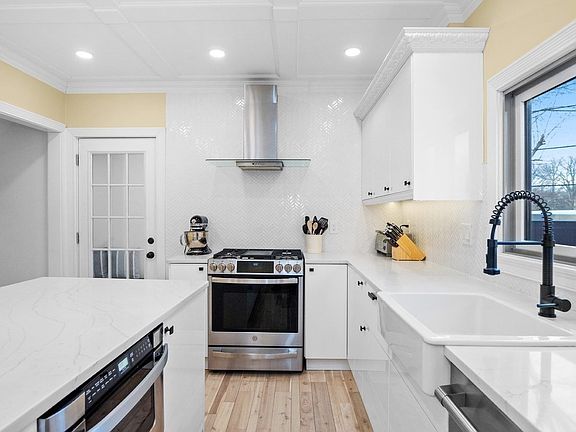 4th image of 29 Commonwealth Rd #1