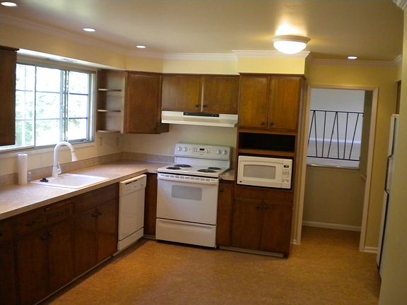 3rd image of 12620 SE 59th St