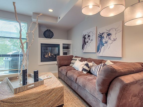 2nd image of 2345 Glenarm Pl