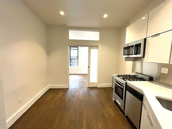 3rd image of 440 10th Ave #3SR