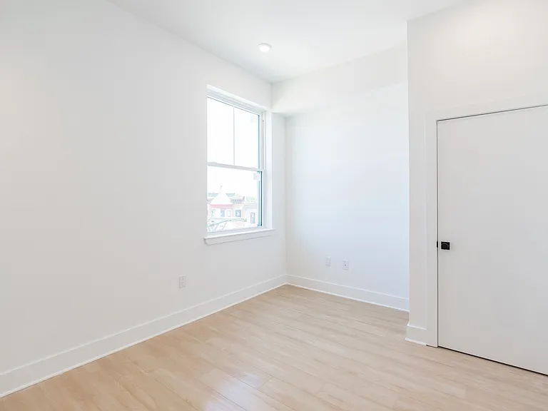 4408 Lancaster Ave — Photo 6