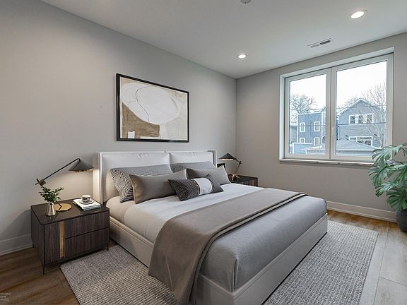 5th image of 2823 W Belmont Ave #313