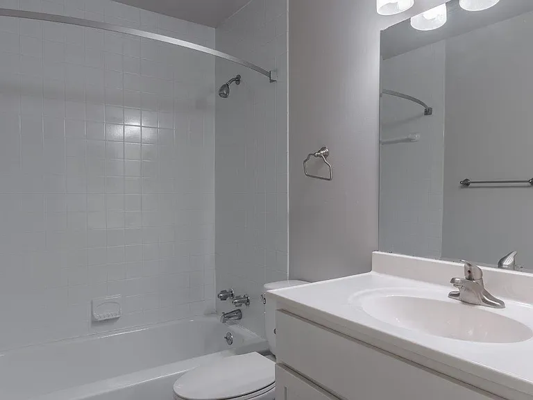 Nineteen North Apartments and Townhomes — Photo 10