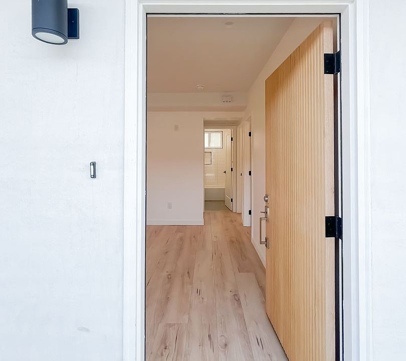 1st image of 1319 S Saint Andrews Pl APT 6