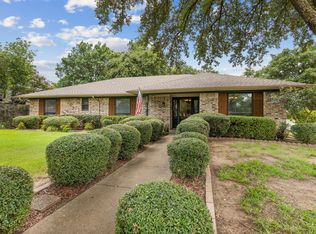 400 Meadow View Dr, Cleburne, TX 76033