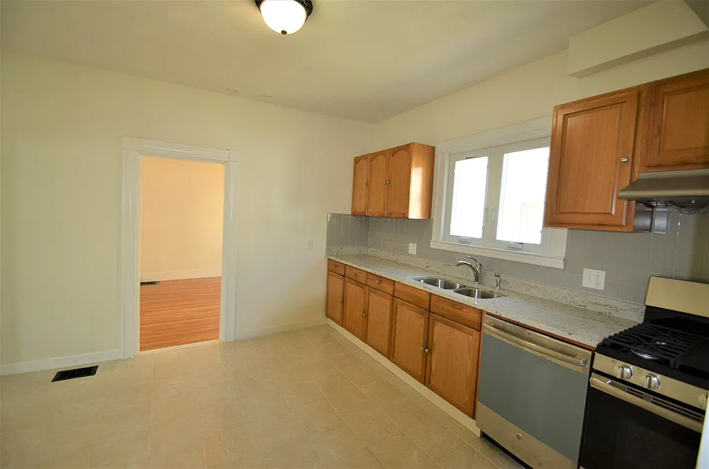 2 bed, 1200 sqft, $3,000 — Photo 3