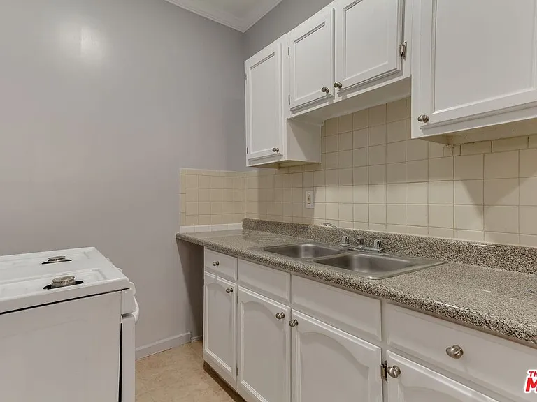 730 S Catalina St — Photo 6