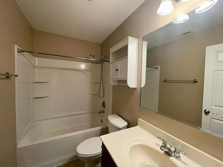 526 Grosvenor Ln — Photo 21