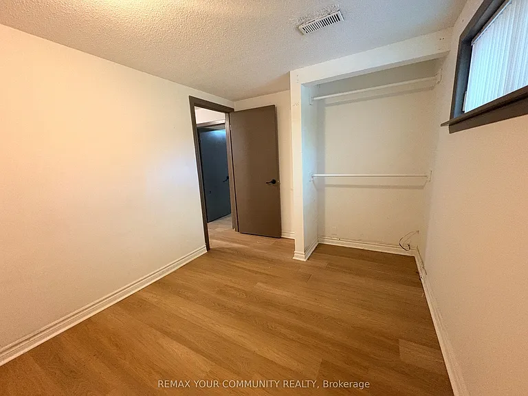 7837 Martin Grove Rd #BASEMENT — Photo 10
