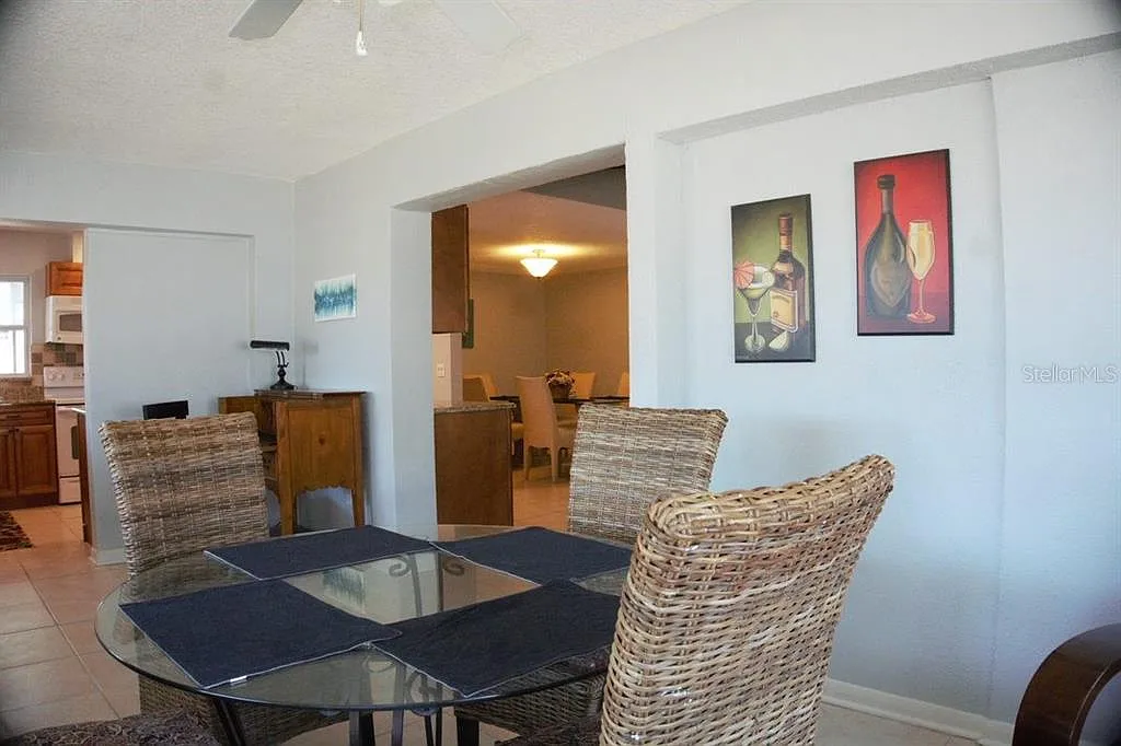4 bed, 2.0 bath, 2414 sqft, $3,400 — Photo 2