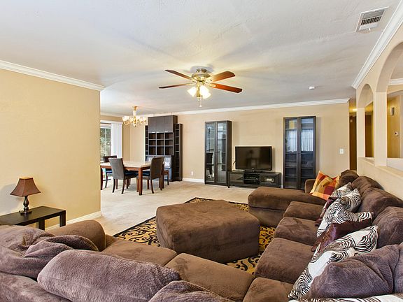 5th image of 1542 Boyle Ave