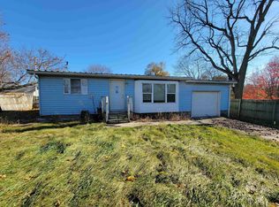 806 Defiance St, Howe, IN 46746