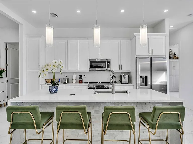 116 SE 5th Pl — Photo 30