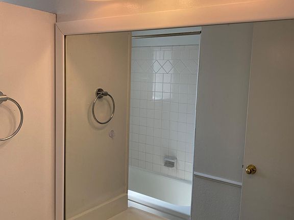 2nd image of 117 Vista Way #123