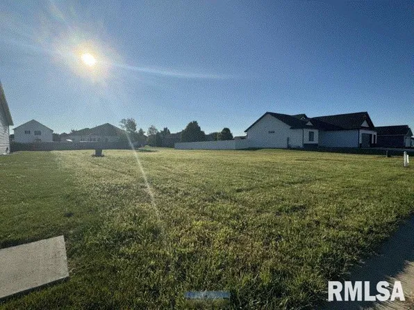 405 Burr Oak Dr, Williamsville, IL 62693