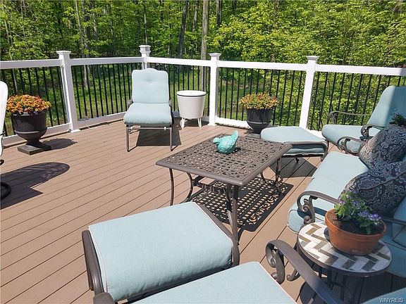 4th image of 449 Woodland Ct
