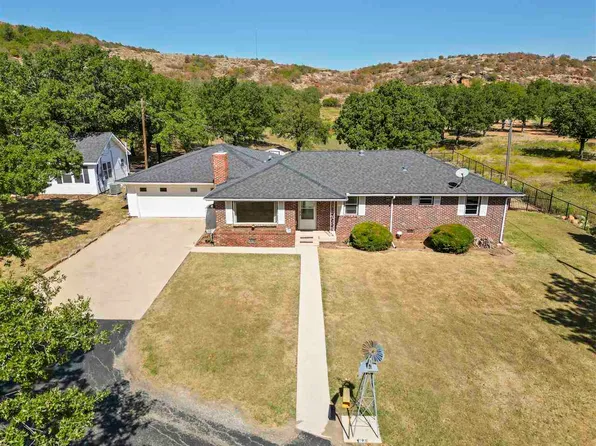 393 E Lake Dr, Medicine Park, OK 73557