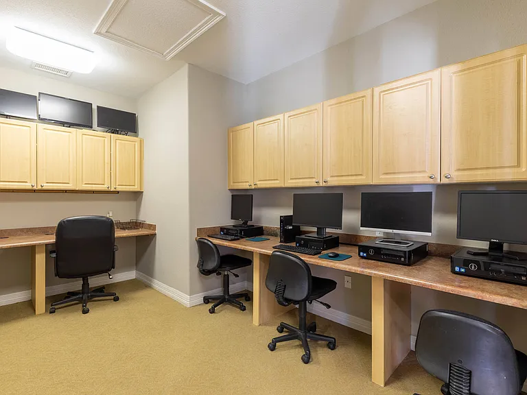 Sterling Park Apartments — Photo 11