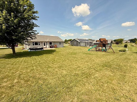 4th image of W6127 Sherwood Point Dr