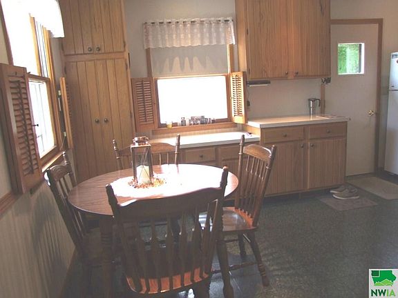 5th image of 725 Linden Ln