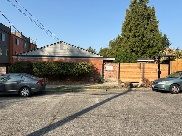7327 38th Ave NE