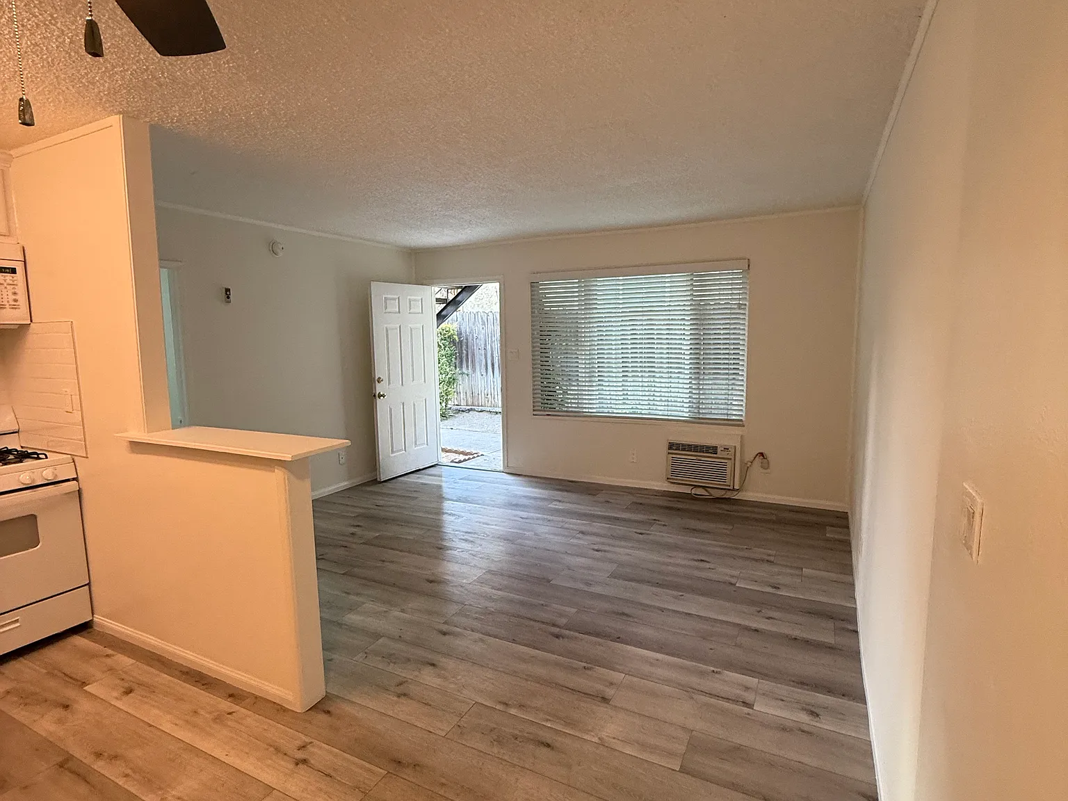 1 bed, 500 sqft, $1,595 — Photo 3