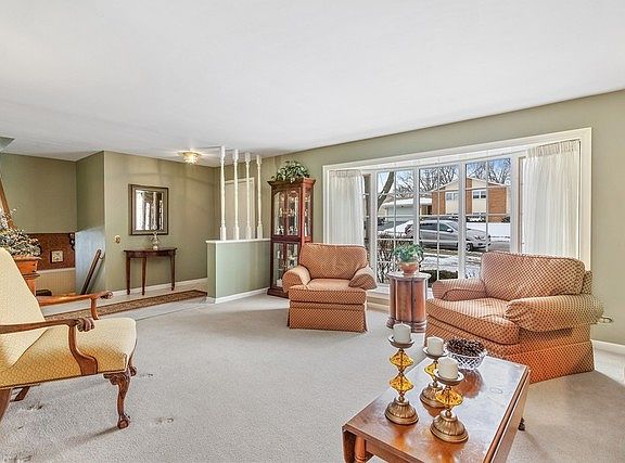 3rd image of 6431 Woodridge Dr
