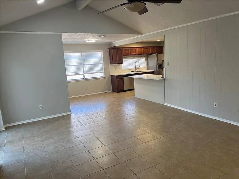 1507 Alderbrook Dr — Photo 2