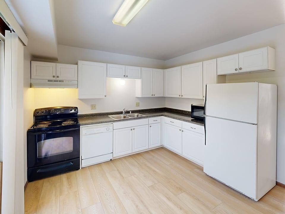 Kitchen Includes Stove, Refrigerator, Dishwasher, Microwave & Garbage Disposal