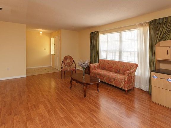 4th image of 2098 N Powers Dr