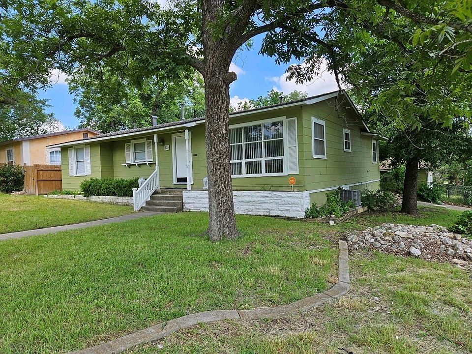 1st image of 302 Blakeley Dr