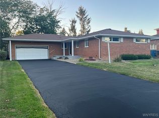 2010 Juron Dr, Niagara Falls, NY 14304