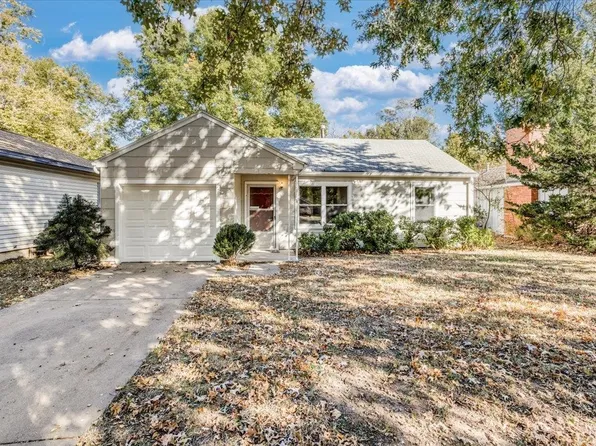 712 E 17th Ave, Winfield, KS 67156