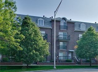815 Pearson St APT 11, Des Plaines, IL 60016