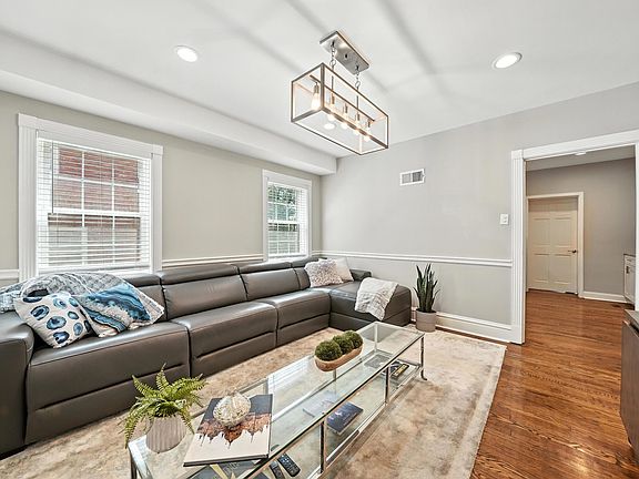2nd image of 7945 Delmar Blvd #2025