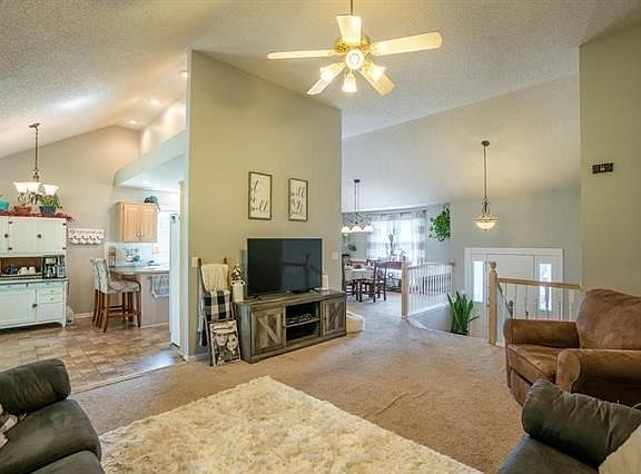 3rd image of 1716 Welleslay Ln