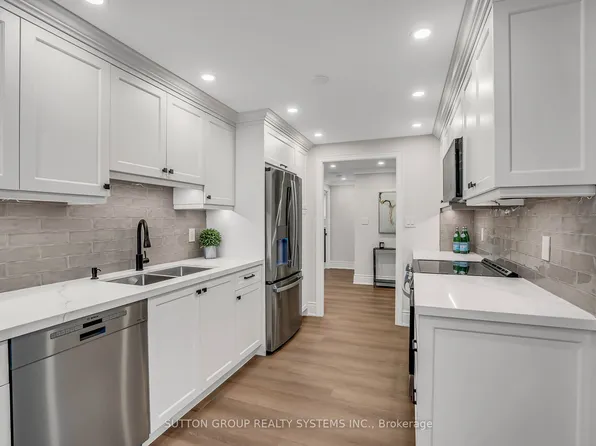 2180 Marine Dr #501, Oakville, ON L6L 5V2