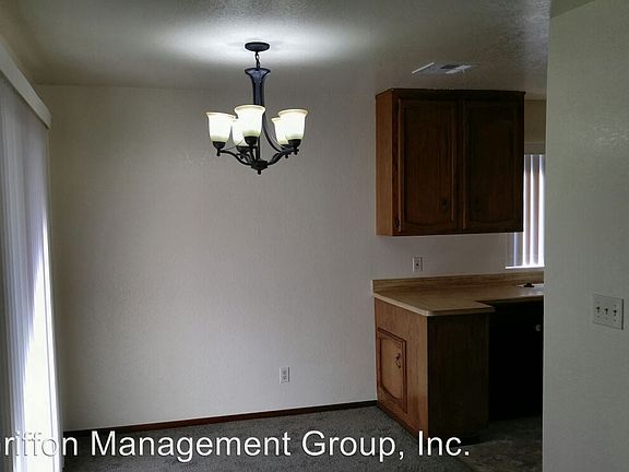 5th image of 811 E Menlo Ave APT 8