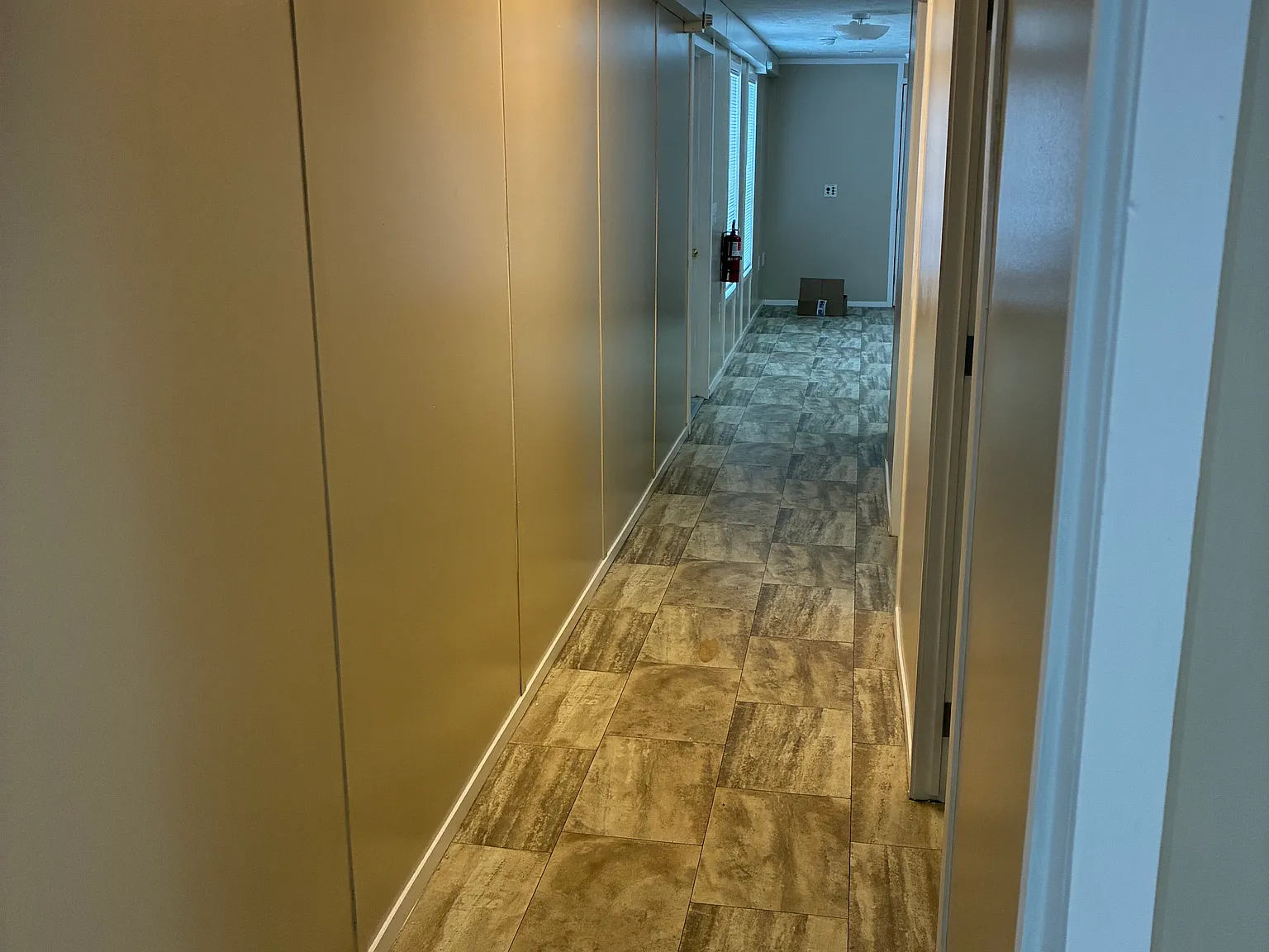3 bed, 924 sqft, $995 — Photo 3