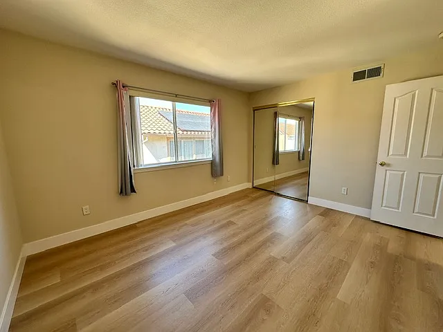 353 Silverlake Ct — Photo 23