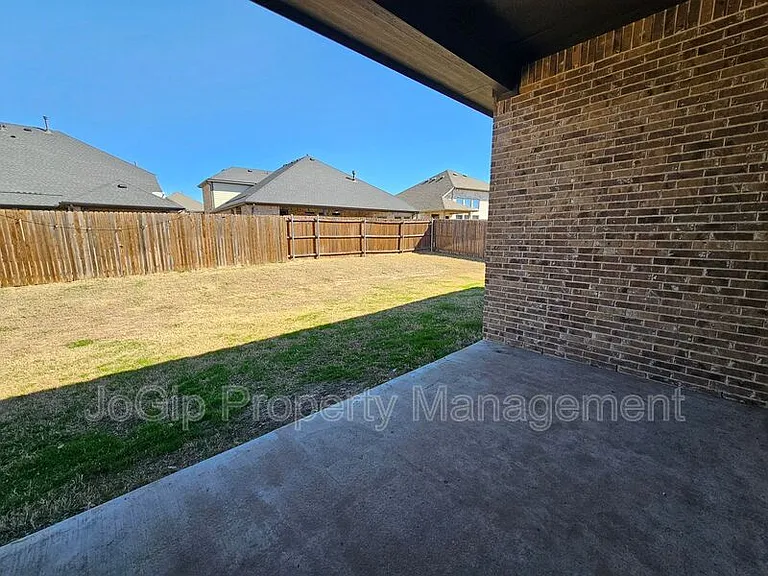 1740 Jamestown Dr — Photo 45