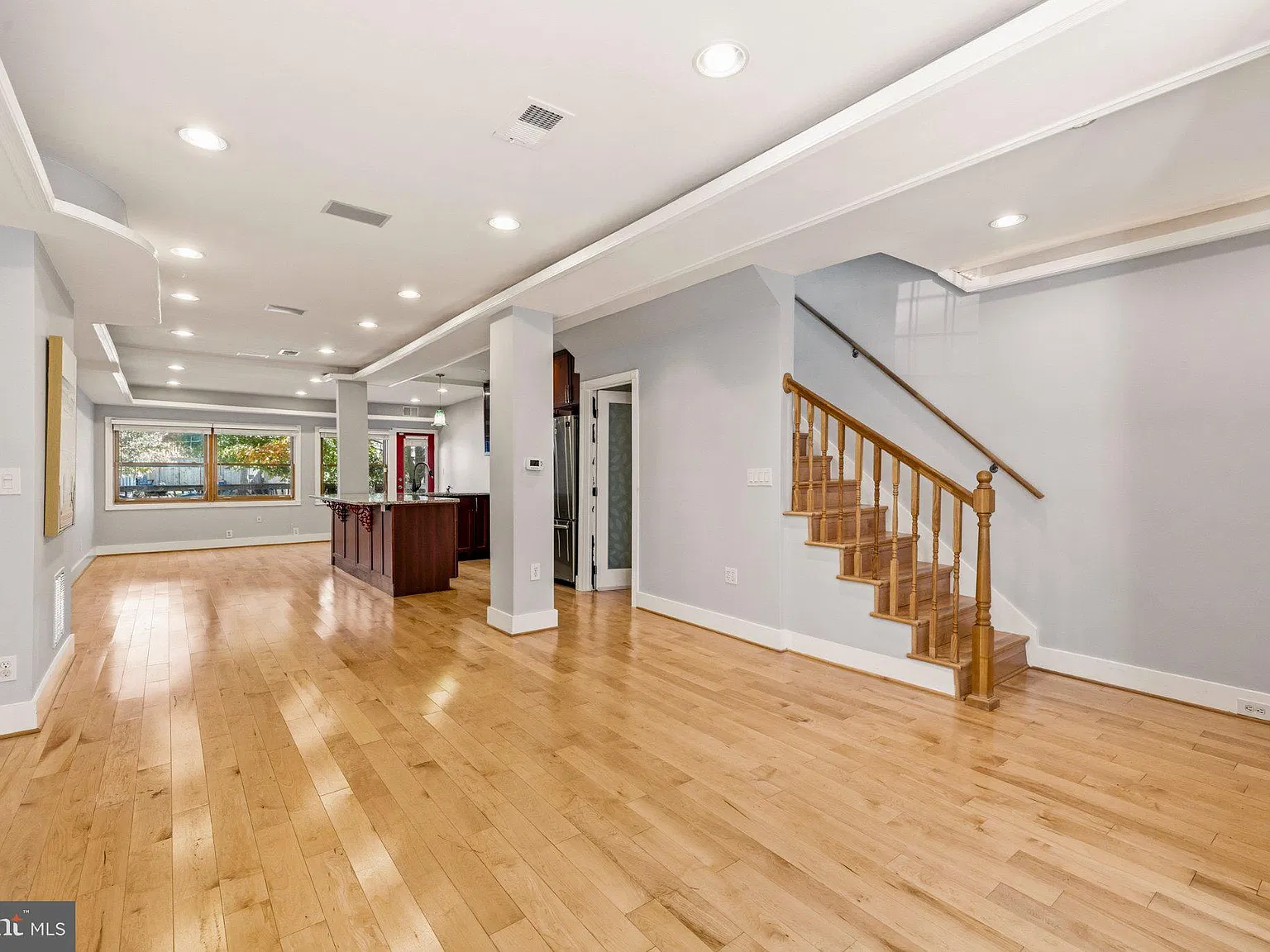 4 bed, 3.0 bath, 2055 sqft, $5,900 — Photo 4