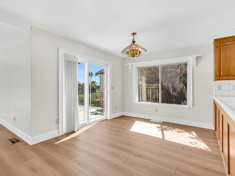 5650 Edgeview Dr — Photo 21