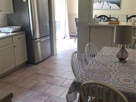 5th image of 40 Davisville Ln