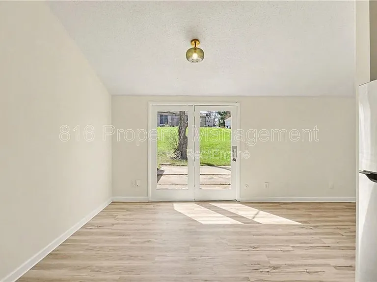 11220 College Ave #11218 — Photo 6
