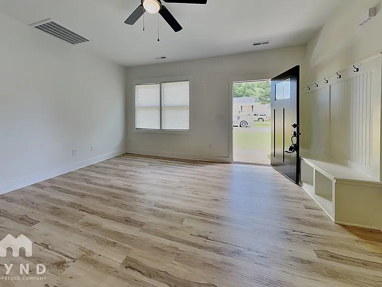 420 E Cedar Ave — Photo 7