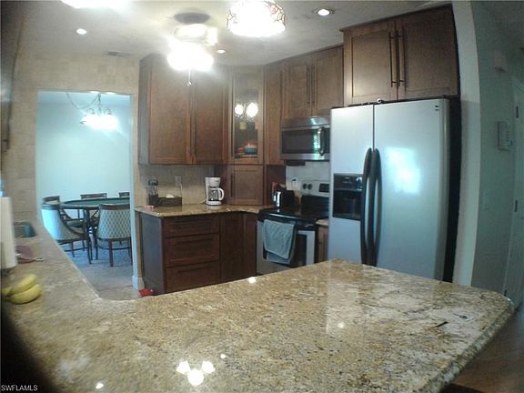 4th image of 202 SE 20th Ct
