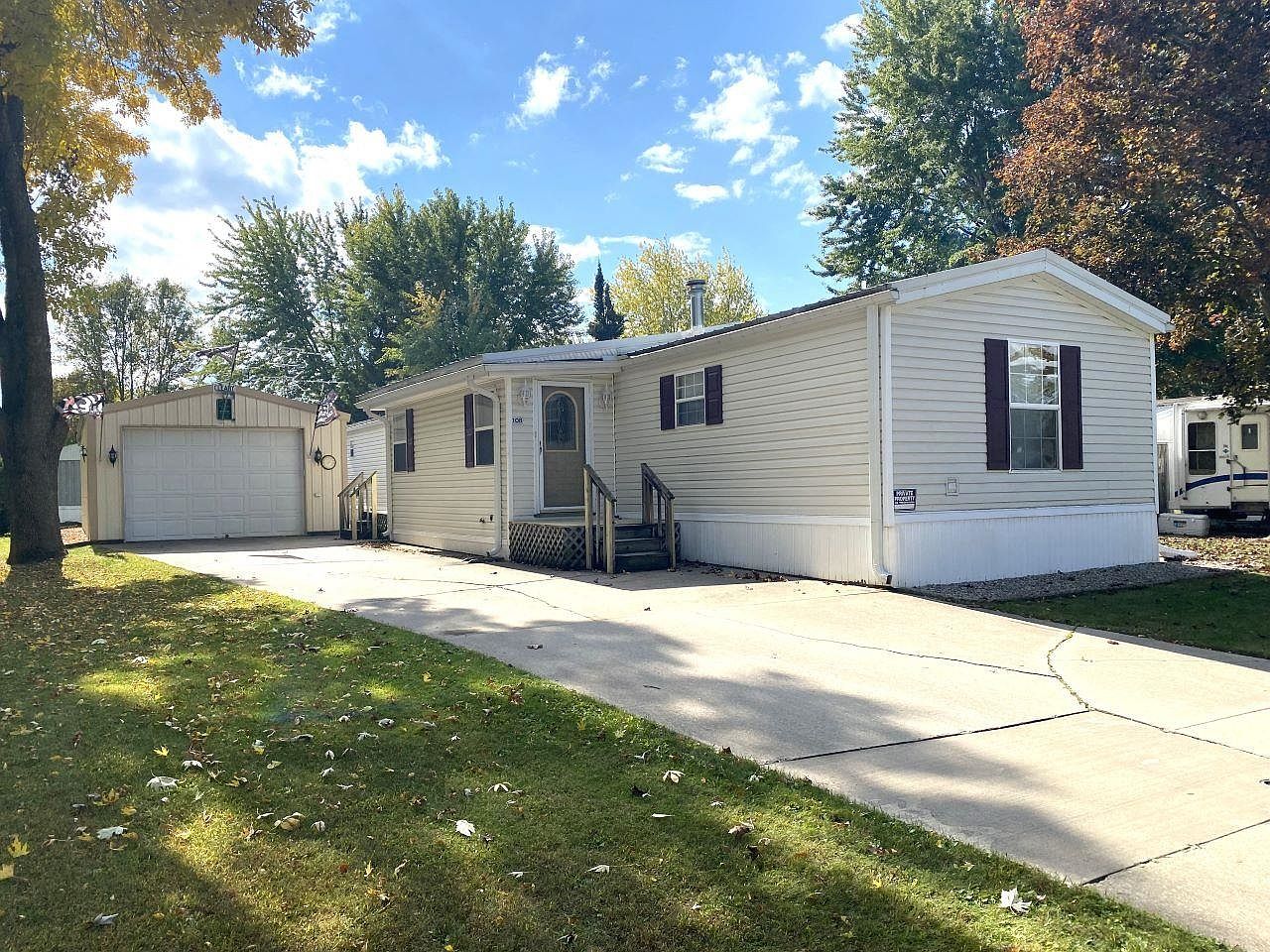 108 Flora Way, Clintonville, WI 54929 Zillow