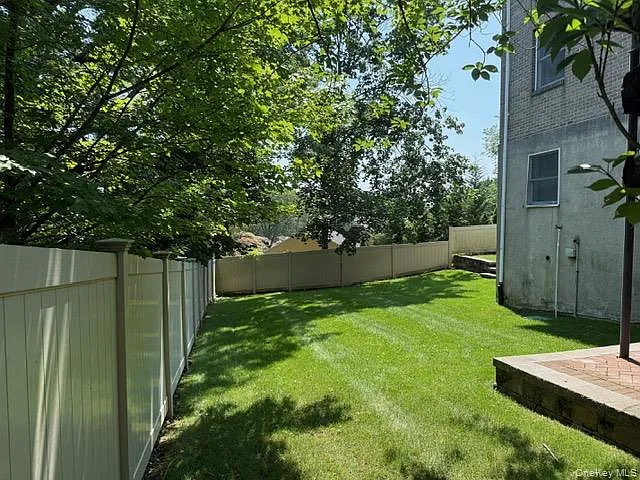 433 New Rochelle Rd — Photo 40