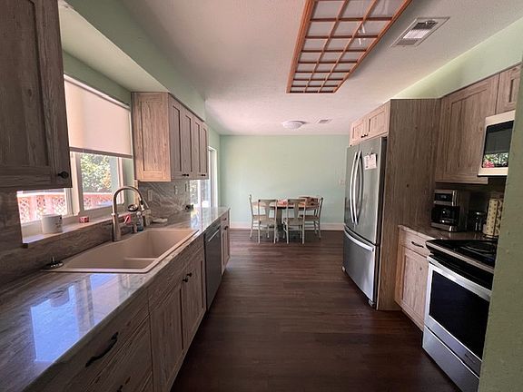 5th image of 224 Coral Dr